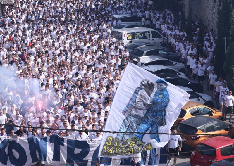 Pogledajte spektakularni Torcidin korteo od Starog placa do Poljuda, prikuplja se novac za odvjetnike