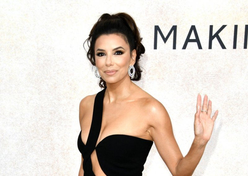 Trud se isplatio: Eva Longoria pokazala besprijekorno tijelo i savršene trbušnjake u bikiniju