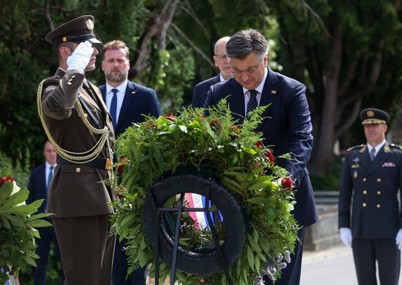 [FOTO/VIDEO] Hrvatska obilježava Dan Hrvatske vojske, stigli Plenković, Banožić i Medved, no ne i Milanović