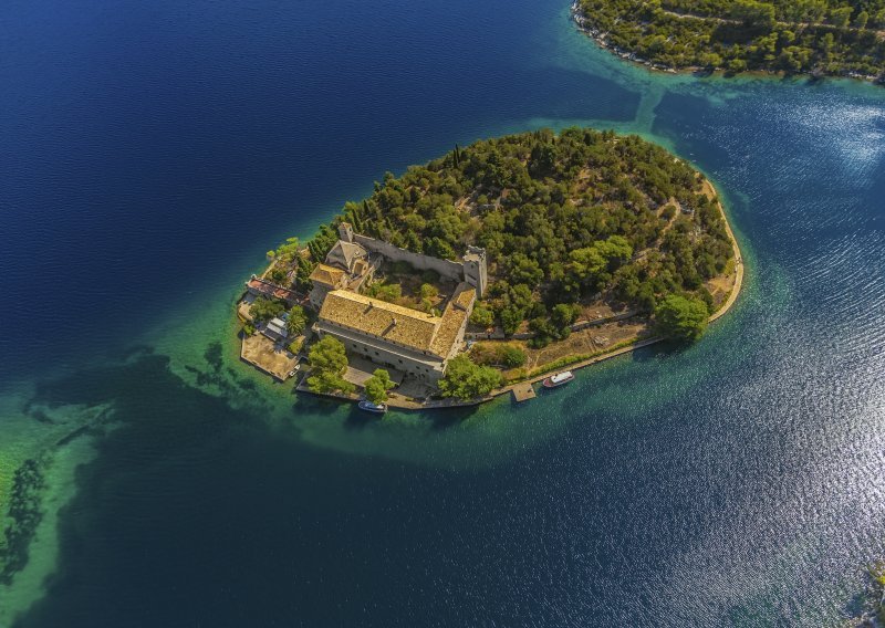 Skrivena plaža i skriveni Englez na Mljetu