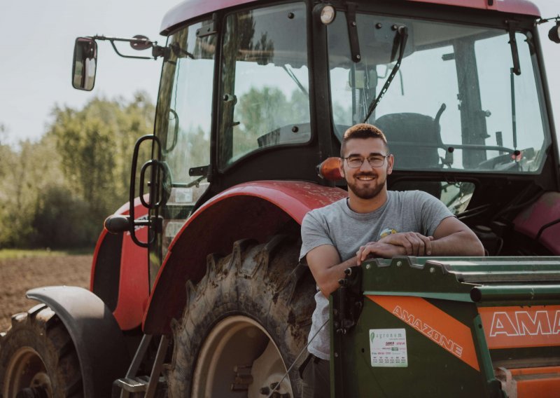 Poljoprivrednik iz Košutarice otkriva tajnu uspjeha: Vozio je traktor s pet godina, danas obrađuje 100 hektara zemlje i sve što proizvede - izvozi