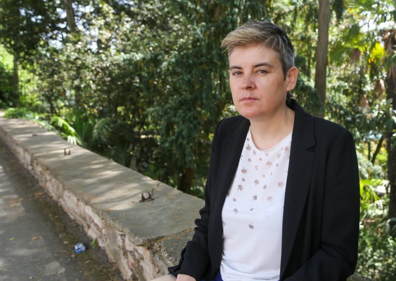 Nora Verde: Iz Dalmacije sam otišla zbog homofobije i nemogućnosti da se tamo seksualno i rodno izrazim. Nadam se da nove generacije to neće morati