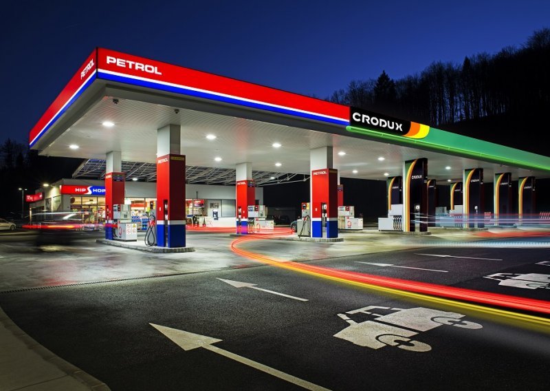 Grupa Petrol objavila podatke o poslovanju u prvoj polovici godine, osvrnuli se na utjecaj energetske krize i Vladino zamrzavanje cijena goriva