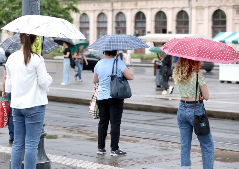 Očekuju nas kišna subota i pljuskovi s grmljavinom: 'Ako ste pospremili topliju odjeću, posegnite u ormare'