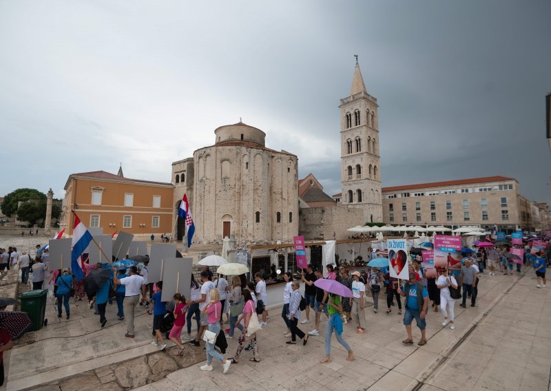 [FOTO] Splitska ginekologinja o slučaju Čavajda na Hodu za život: Naša država po zakonu radi nezakonito. HZZO nije smio platiti feticid u Sloveniji