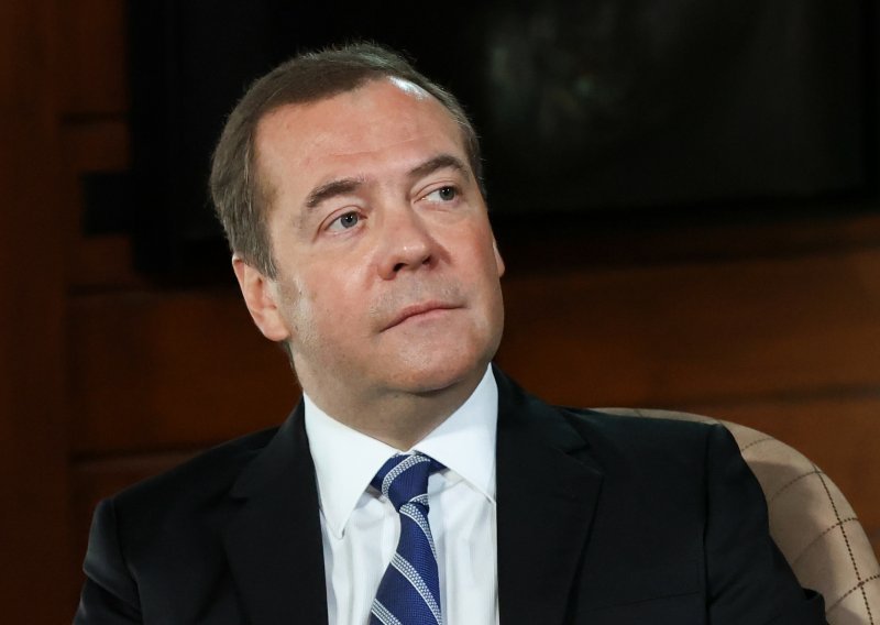 Medvedev želi stroži zakon o stranim agentima u Rusiji