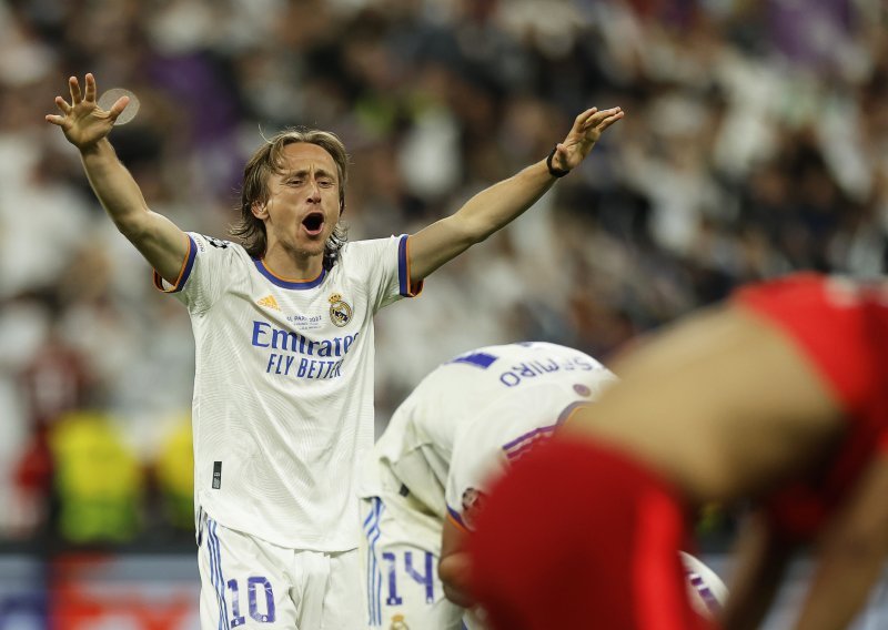 [FOTO] Luka Modrić peti put osvojio je najprestižnije klupsko natjecanje; i u finalu je pokazao svoju klasu