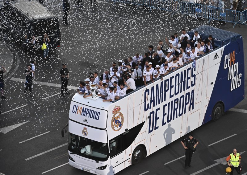 [FOTO] Realove igrače dočekalo 400.000 ljudi, a gradonačelnik Madrida htio ispasti duhovit: Kako otežavate nama koji nismo navijači Reala...