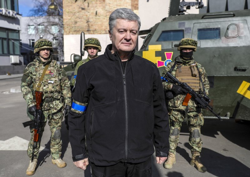 Bivši ukrajinski predsjednik Porošenko napustio zemlju radi političkog sastanka