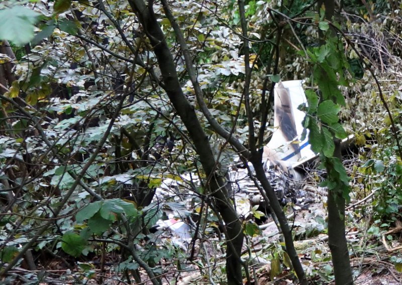 [FOTO/VIDEO] Odgođeno izvlačenje Cessne u čijem padu je poginulo četvero putnika, pogledajte fotografije s lica mjesta