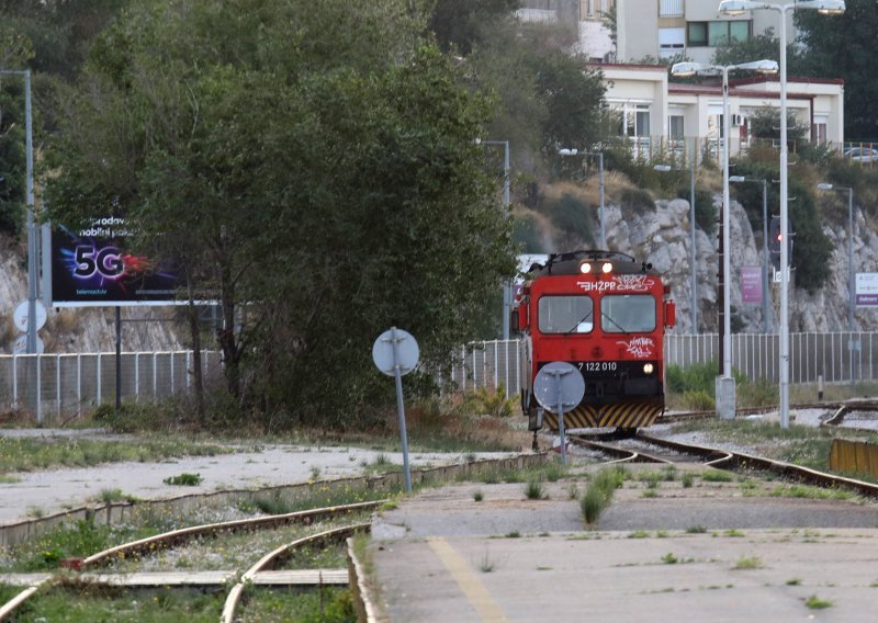 Vlak Hrvatskih željeznica nije krenuo s kolodvora jer kondukter nije došao na posao