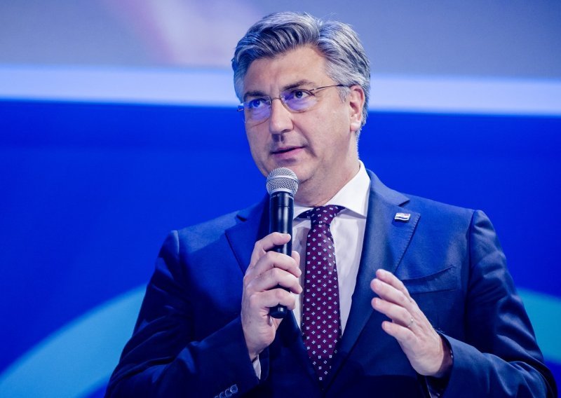 Plenković: Ulaskom Hrvatske u eurozonu ostvaruje se jedan od strateških ciljeva Vlade