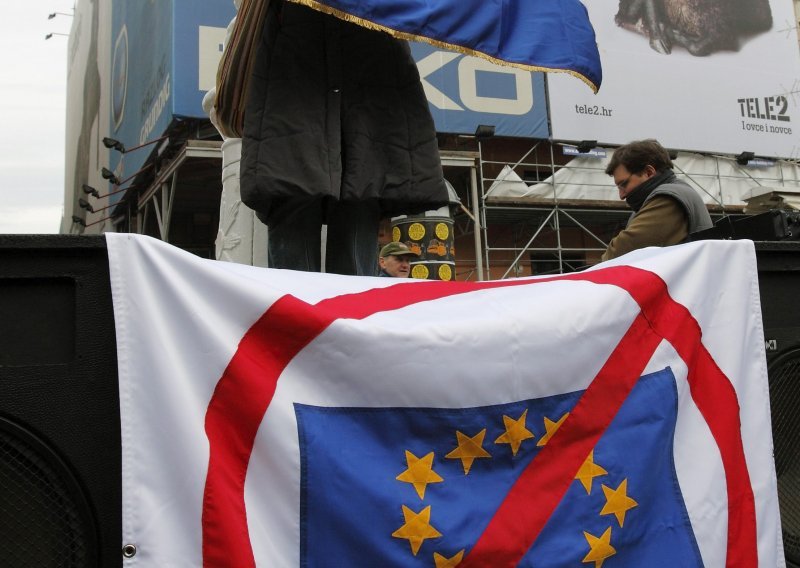 Josipovic receives anti-EU activists