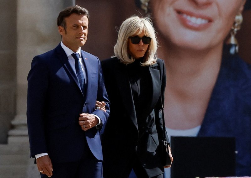 Klasik koji nikad neće biti out: Modna kombinacija Brigitte Macron osvaja na prvi pogled