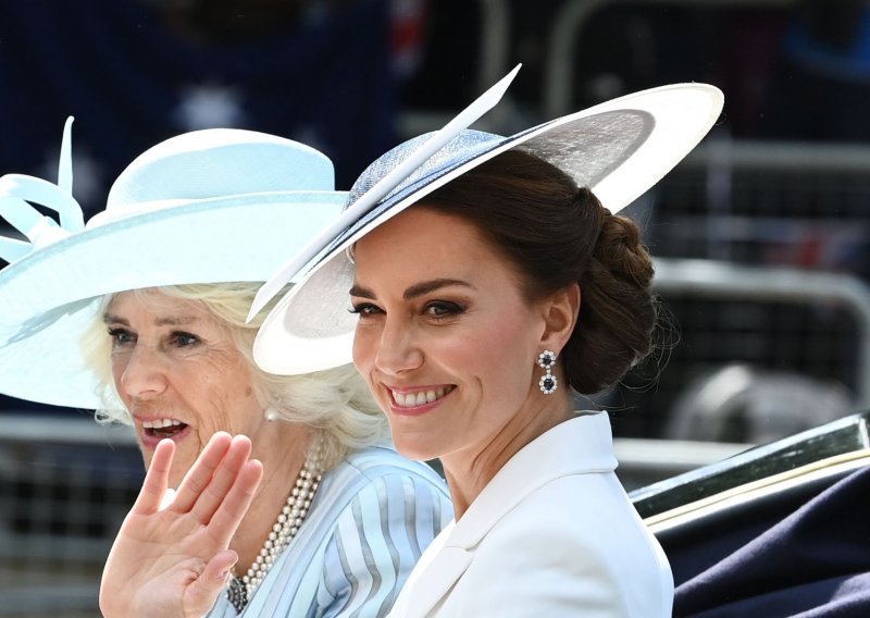 Kate Middleton ponovno iskazala modnu skromnost: Na kraljičinom jubileju osvanula u već viđenoj haljini, a stajling začinila detaljem u čast princeze Diane