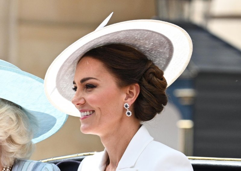 Pazi na svaki detalj: Ovim decentnim detaljima Kate Middleton odala je počast svojoj princezi Diani