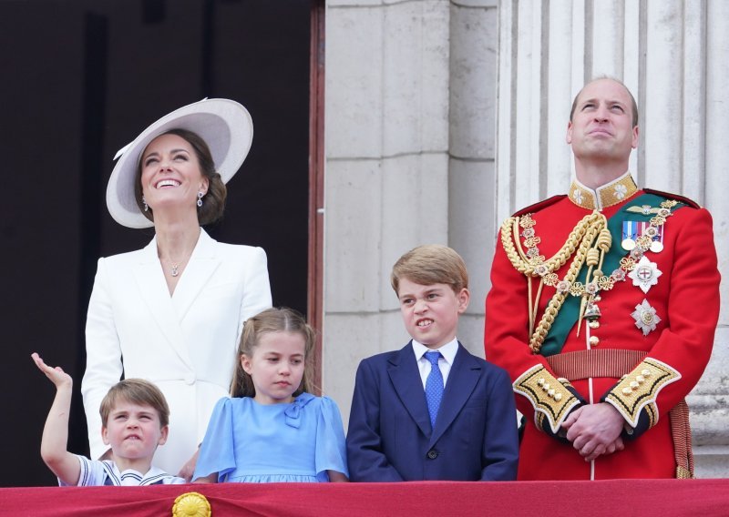 Brižan i zabavan otac: Princ William osvanuo na novoj preslatkoj fotografiji sa svoje troje dječice