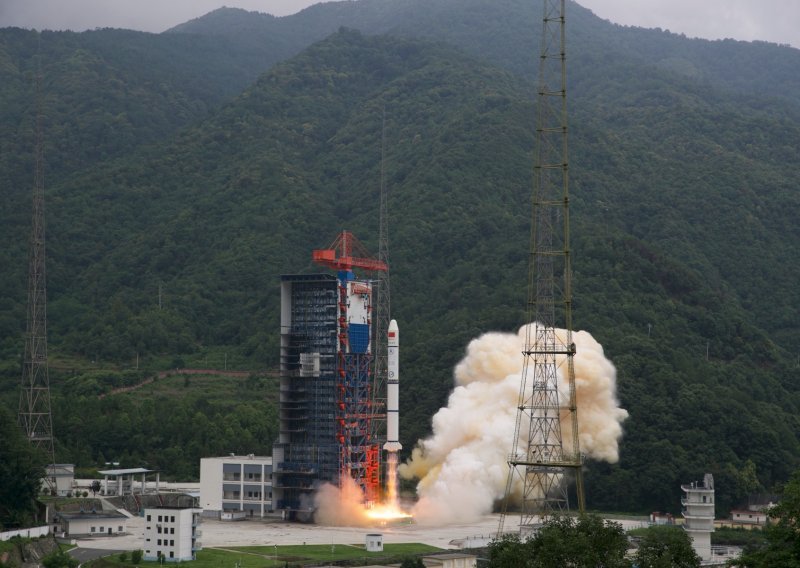 Kineski proizvođač automobila lansirao devet satelita za autonomnu vožnju, u orbitu ih planiraju poslati 240