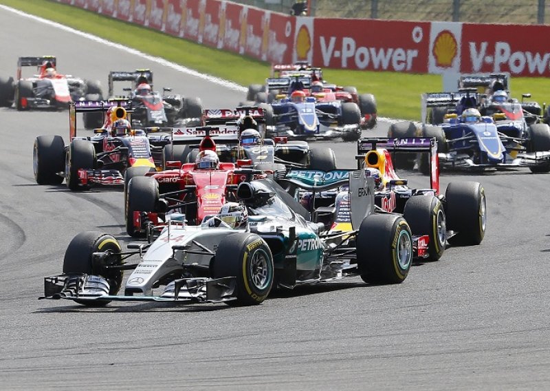 Katastrofa Vettela, Hamiltonu novi uvjerljivi trijumf!