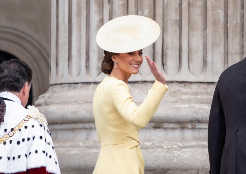 Kate Middleton zablistala u žutom: Vedro izdanje začinila je posebnim nakitom
