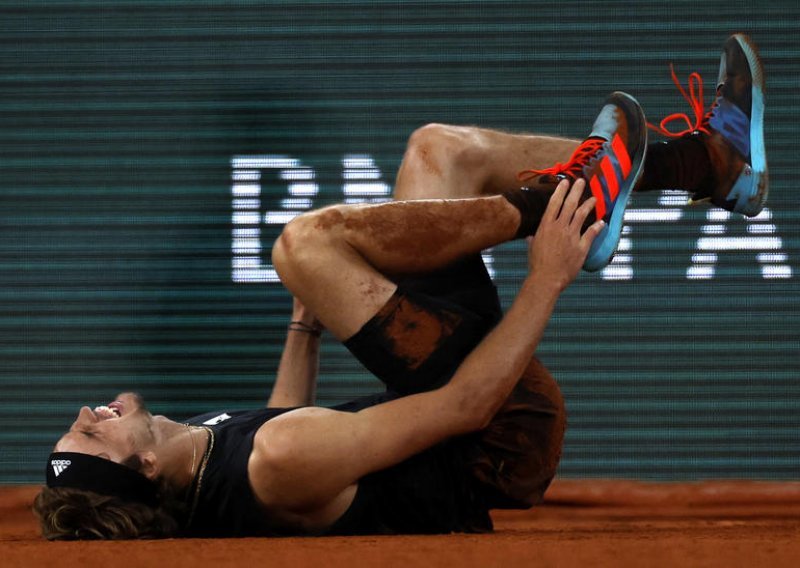 Nesretni Alexander Zverev nije imao dobrih vijesti nakon što je predao polufinale Roland Garrosa: Čini se da je vrlo ozbiljna ozljeda