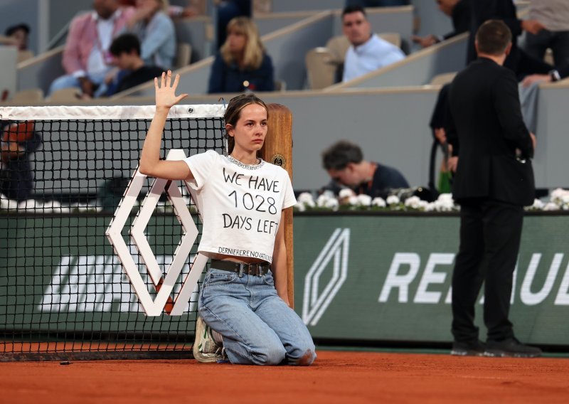 Oglasila se djevojka koja je prekinula polufinale Roland Garrosa, obratila se i Marinu Čiliću te iskreno objasnila zašto je to napravila