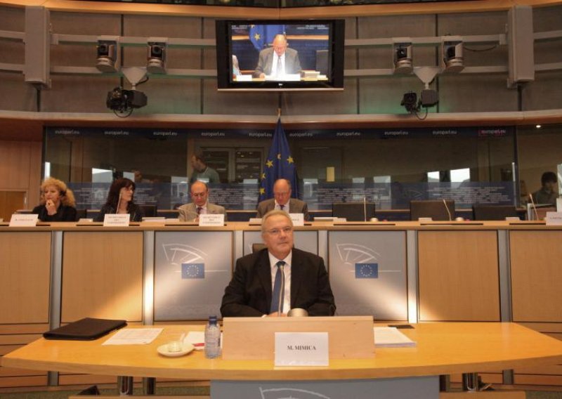 Mimica receives EP's confidence as consumer protection commissioner