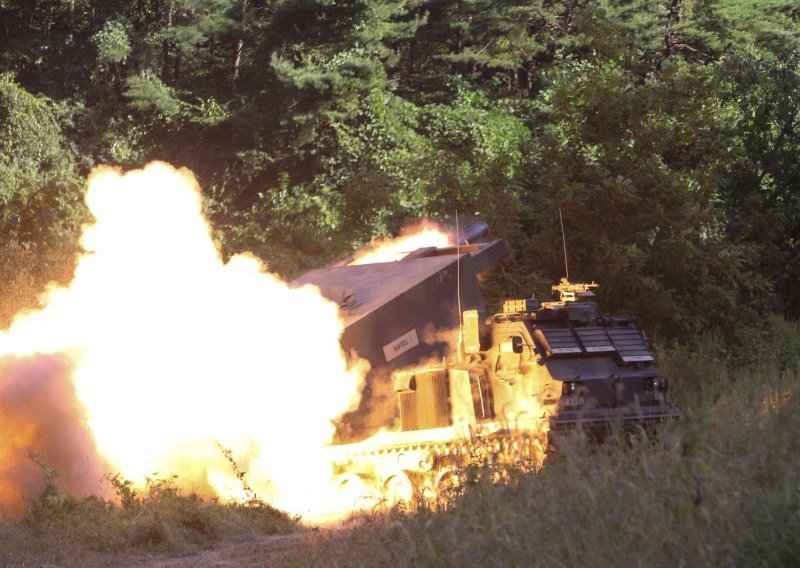 Britanija šalje u Ukrajinu raketne bacače M270, dometa 80 kilometara