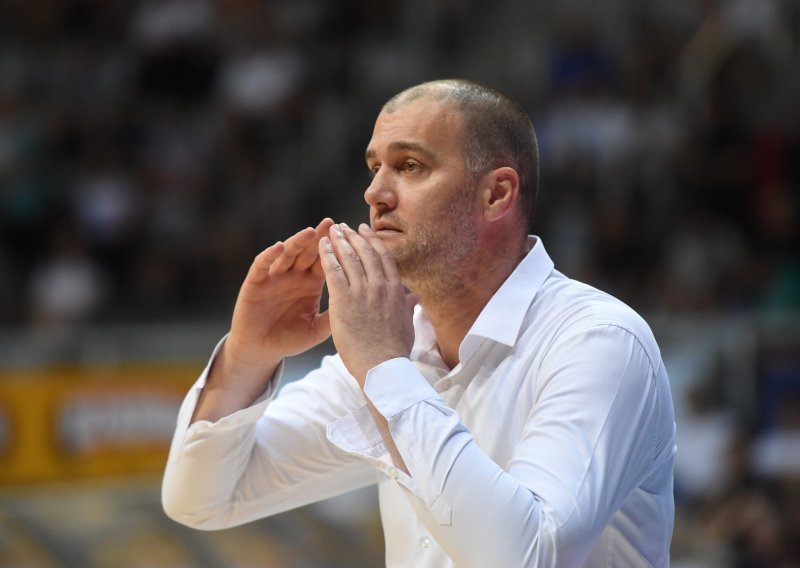 Incident nakon utakmice Zadar-Cibona; trener Zadrana Helbich 'pukao' na verbalni napad domaćeg navijača, sportski direktor Ridl najavio sankcije