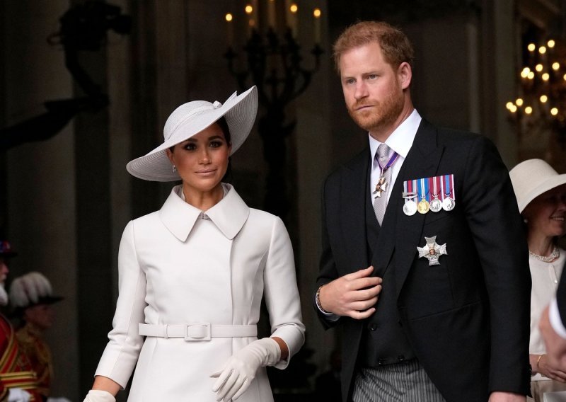 Napokon je poznato koliko je trajao susret kraljice s princem Harryjem i Meghan Markle