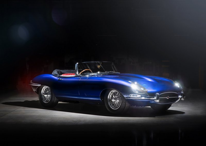 [FOTO] Unikatni Jaguar Classic E-type premijerno predstavljen na proslavi 70 godina vladavine kraljice Elizabete