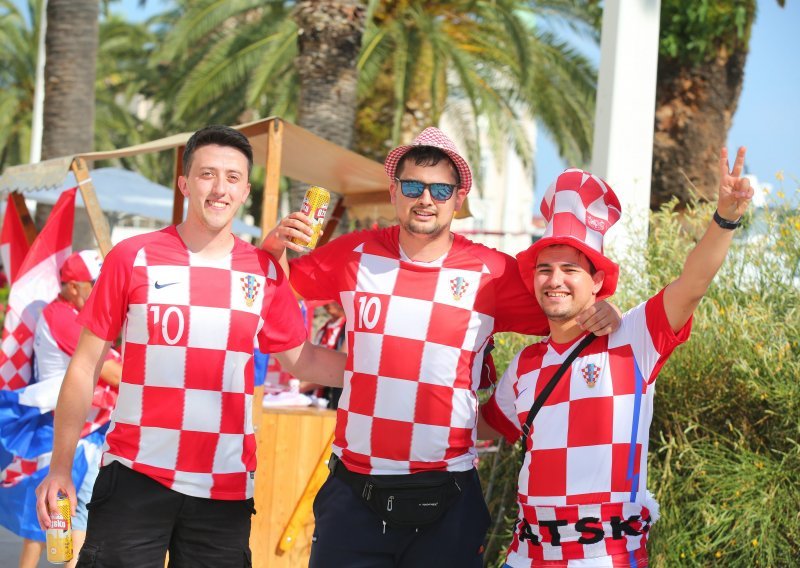 [FOTO] Pogledajte fantastičnu atmosferu iz Splita; navijači se zagrijavaju za večerašnju utakmicu Hrvatske i Francuske