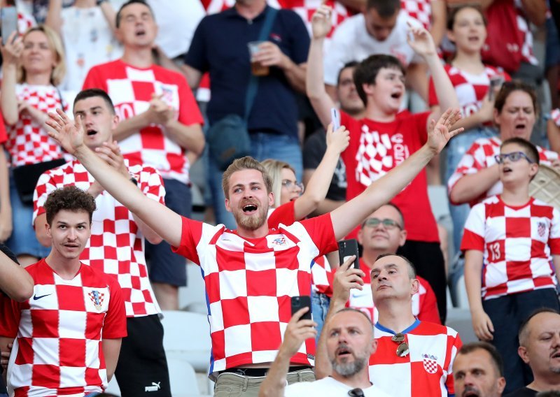 Hrvatski su nogometaši nakon debakla protiv Austrije stigli na Poljud; evo što su im priuštili domaći navijači