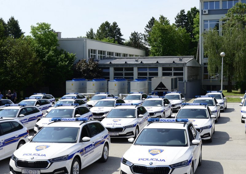 [FOTO] MUP preuzeo prvih 50 policijskih Škoda Octavia: Ostatak od 522 novih vozila stiže do kraja srpnja