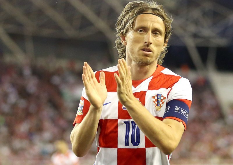 Luka Modrić napustio je okupljanje hrvatske reprezentacije i privatnim avionom odletio iz Splita; za to je imao dobar razlog