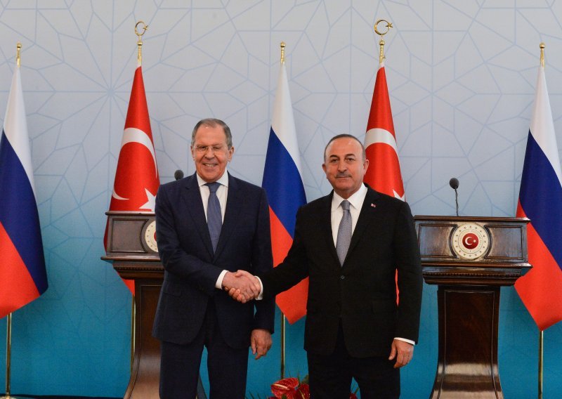 Turski šef diplomacije s Lavrovim: Razuman UN-ov plan za izvoz ukrajinskog žita