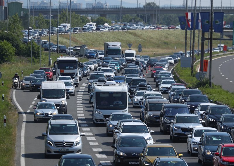 [FOTO] Pripremite svoj automobil za ljetne vrućine: Praktični savjeti za bezbrižan odlazak na odmor