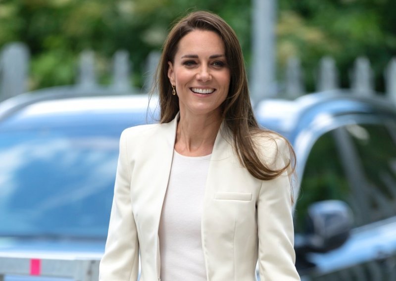 Kate Middleton izgleda sjajno u sakou od 300 kuna s potpisom brenda koji svi obožavamo