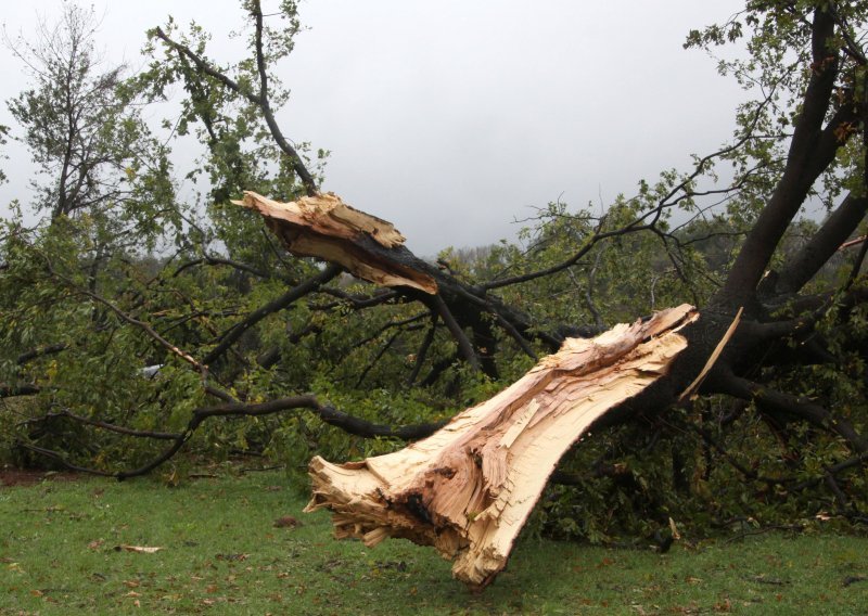 [VIDEO] Likom protutnjala velika pijavica, oglašen meteoalarm za cijelu Hrvatsku