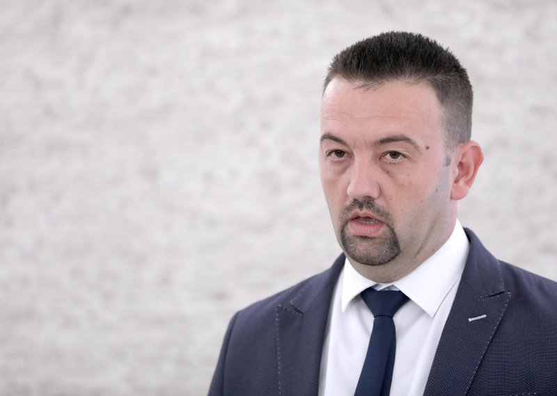Hrvatski suverenisti prikupljaju potpise za opoziv ministra Grlića Radmana: 'Nije dorastao toj funkciji'