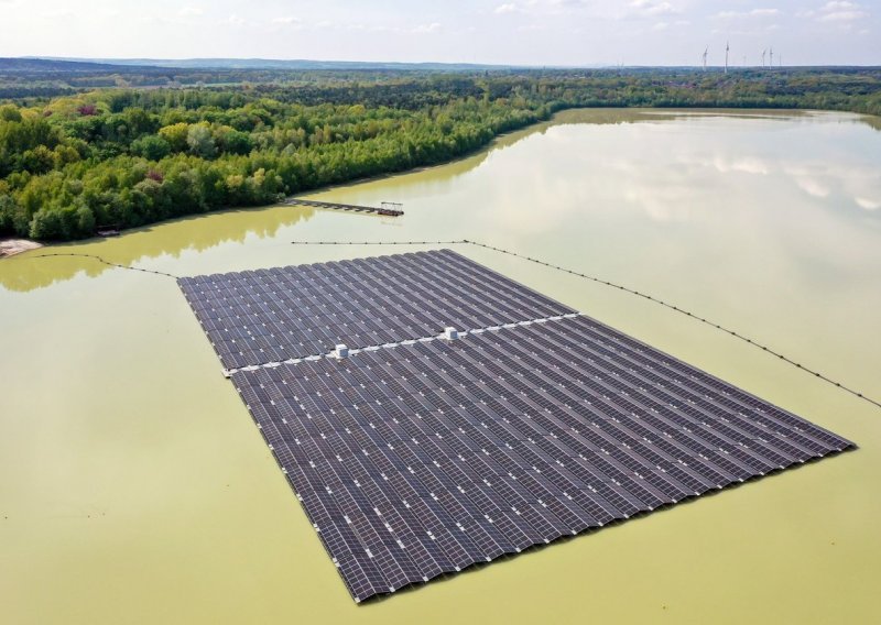 Albanija dobila prvi plutajući solarni park na akumulaciji Banja