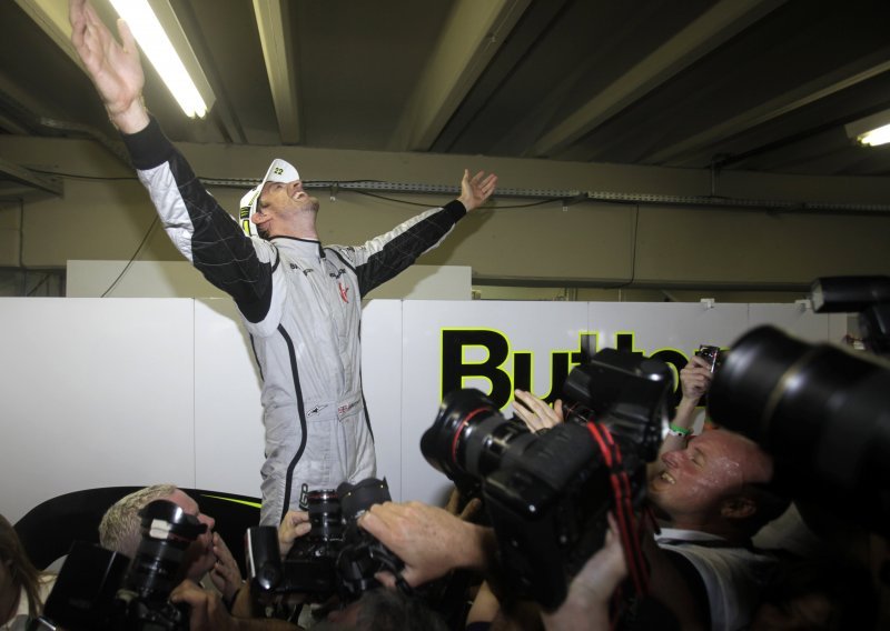 Jenson Button dobio svoj most