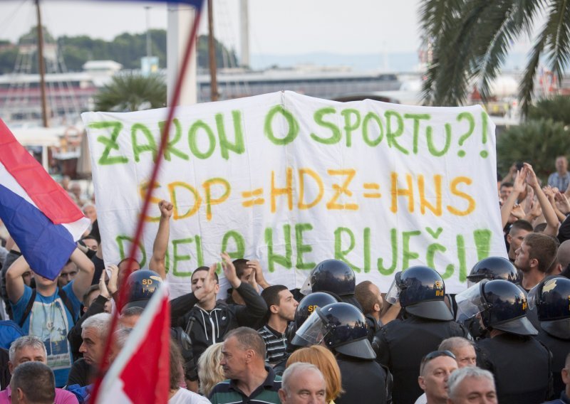 Torcida HDZ-u: Vi ste Orjuna!; Plenković: Nije mi smetao prosvjed