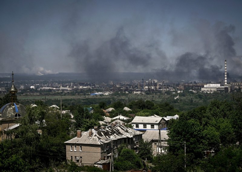 [FOTO] Žestoke borbe u Sjeverodonecku: Ruske snage granatiraju  grad danonoćno, Ukrajina jedinu nadu polaže u dostavu novog oružja