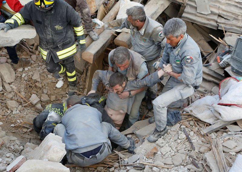 U Italiji 120 poginulih, jedna snimka potresla je svijet