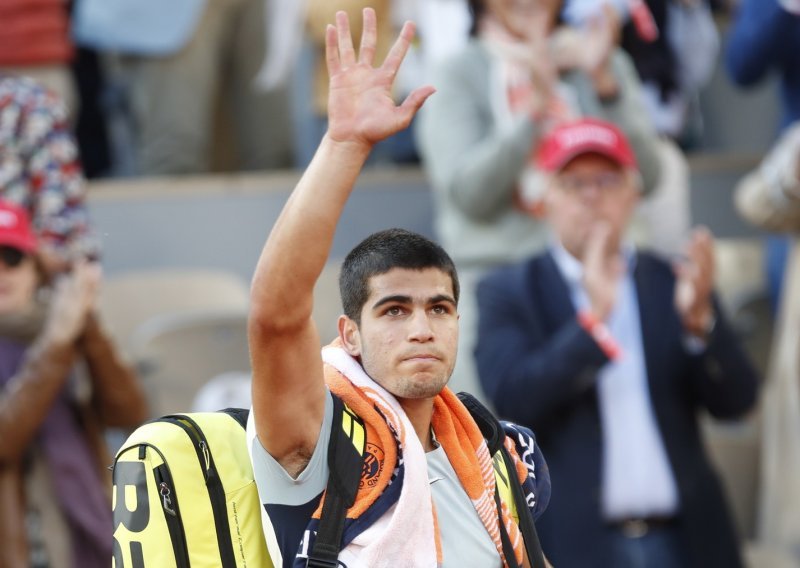 Alcaraz objavom zabrinuo organizatore Wimbledona, zbog ozljede propušta turnir u Queensu. Objasnio je o čemu je riječ