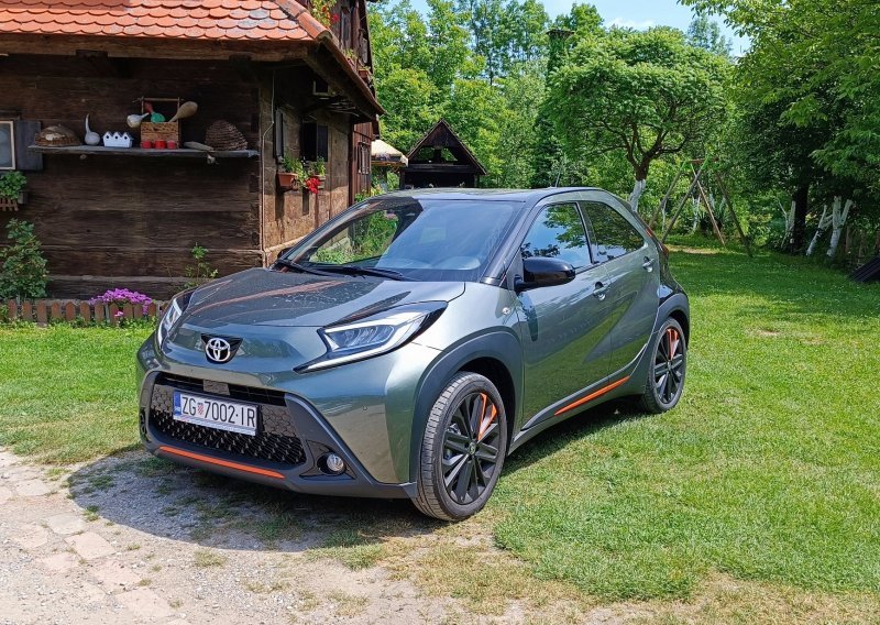 [FOTO/VIDEO] Vozili smo Toyotu Aygo X Limited: Robusni maleni crossover je odlično rješenje za gradske gužve