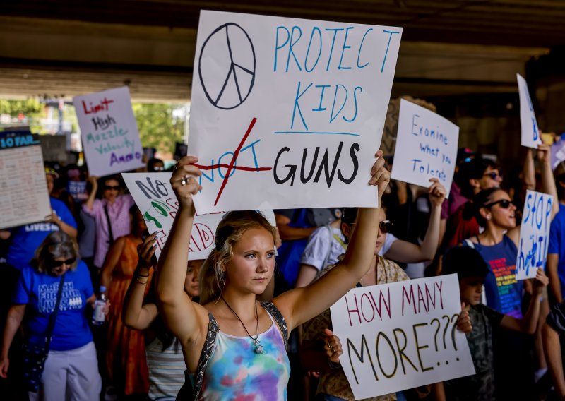 'Hod za naše živote': Prosvjedi protiv nasilja vatrenim oružjem u Washingtonu i diljem SAD-a