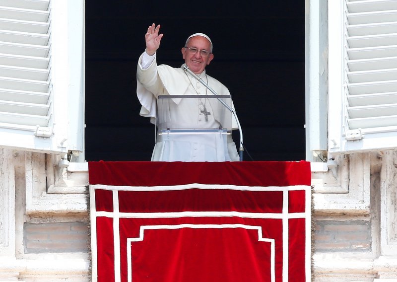 Papa Franjo stiže u Asiz na međureligijski molitveni skup