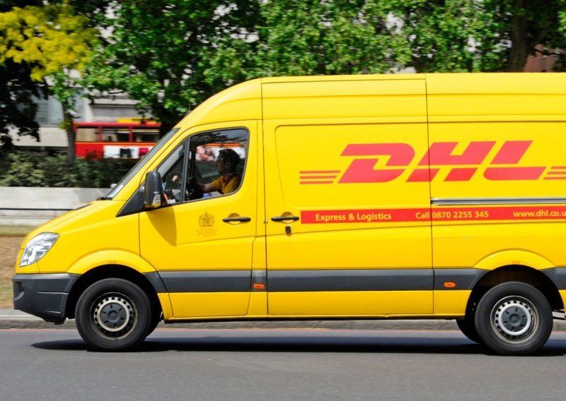 Logistički div DHL zbog inflacije jako diže cijene dostave paketa
